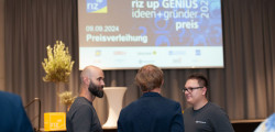 riz up GENIUS 000